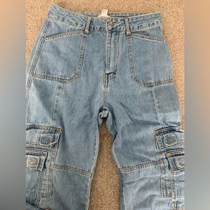 Wide leg cargo jeans